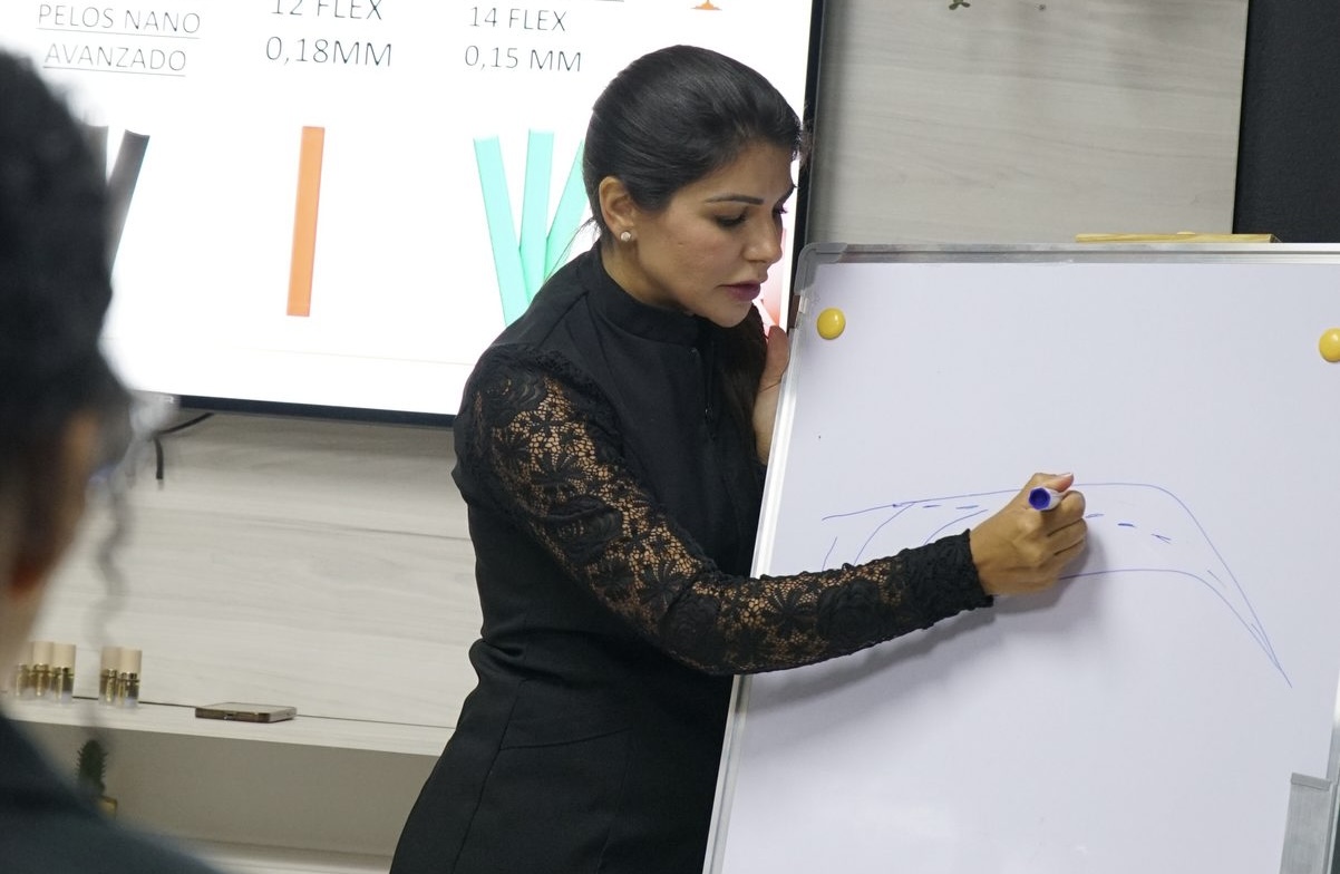 Gabriela Fortuna impartiendo formación higiénico-sanitaria